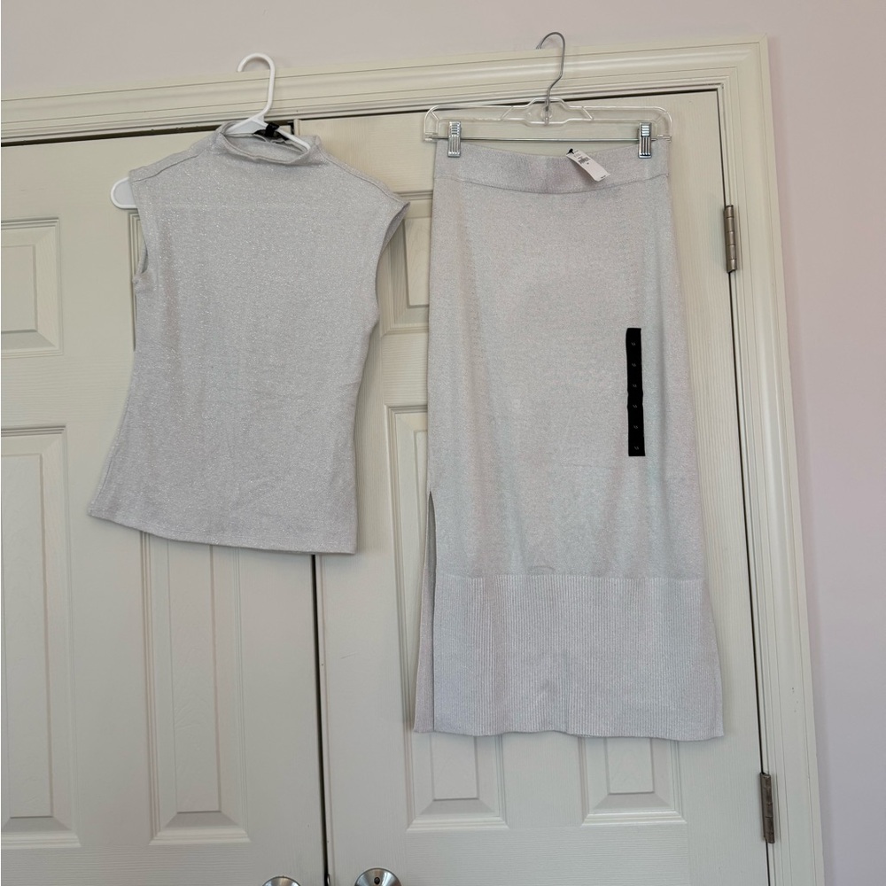 NWT BANANA REPUBLIC Shine Metallic Silver Mock Neck Sleeveless Knit Top XS - Picture 9 of 10